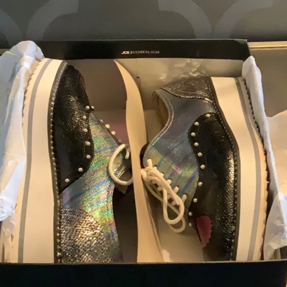 Betsey Johnson Black Flats with Pink Heart - Picture 4 of 4